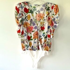 Olivaceous Red white blue floral short peasant sleeves carefree stylish bodysuit